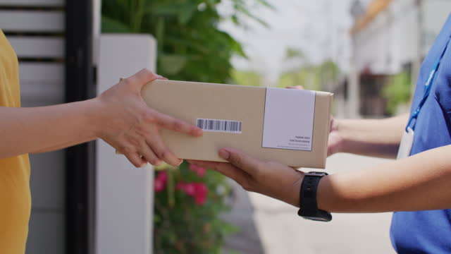 Family Delivery Stories: How Packages Connect Generations
