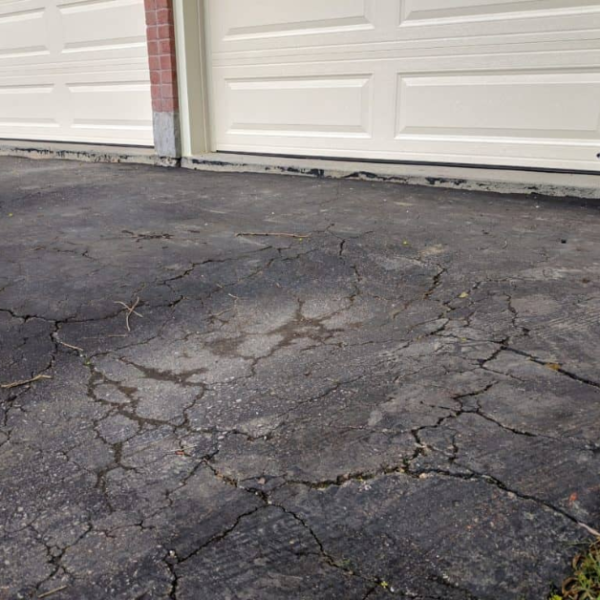 Top 4 Signs Your Old Asphalt Driveway Needs Immediate Attention