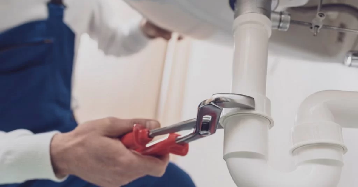 4 Key Differences of DIY vs. Hiring Professional Plumbers